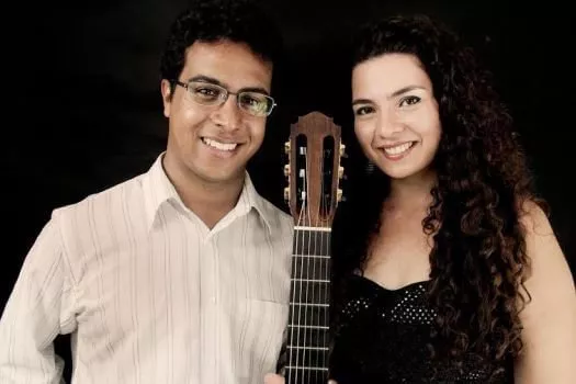 Anderson Reis e Valquíria Gomes apresentam o concerto para canto e violão em centros culturais de Belo Horizonte