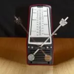 metronomo-de-cordas