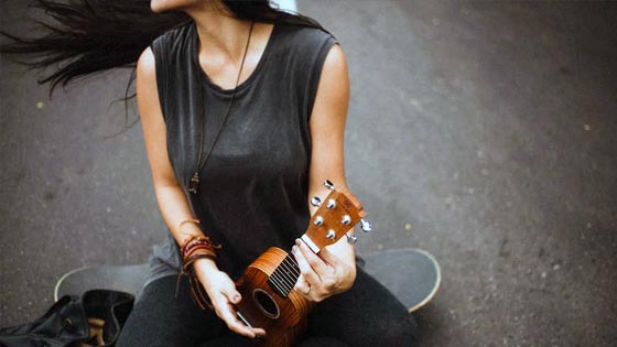 Música com dois acordes no ukulele 